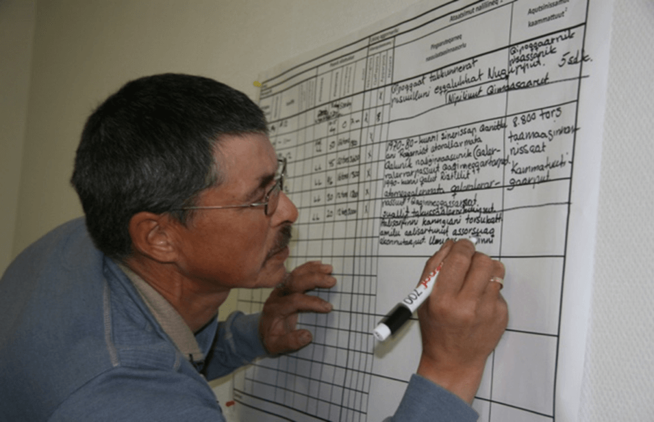 Johannes Mathaeussen practising filling out forms at a course in Ilulissat. Photo courtesy of Per Ole Frederiksen/Nuunoq 


